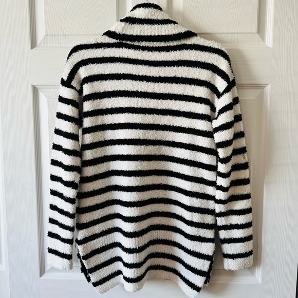 NWT Karl Lagerfeld Paris Limited Edition Cozy Knit Pullover Sweater Size S - Picture 6 of 8